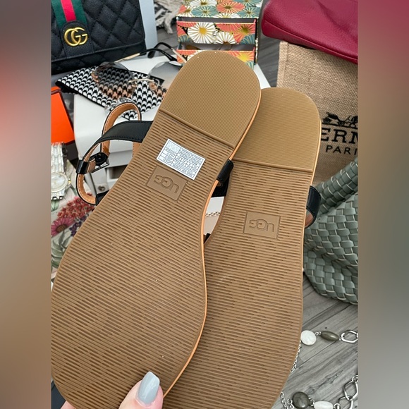 ✨🎁🎁UGG Women's Black Sandals Size 10✨ Ugg Madeena Thong Sandals - Picture 4 of 7